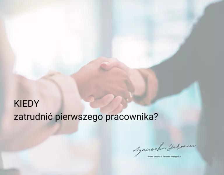 Kiedy zatrudnić pierwszego pracownika? 3 sygnały gotowości i plan wdrożenia 30/60/90
